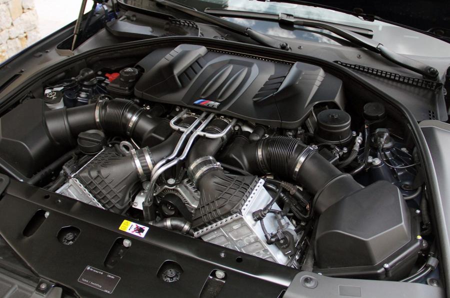  BMW M6 Convertible 2013 года  (фото 16 из 36)